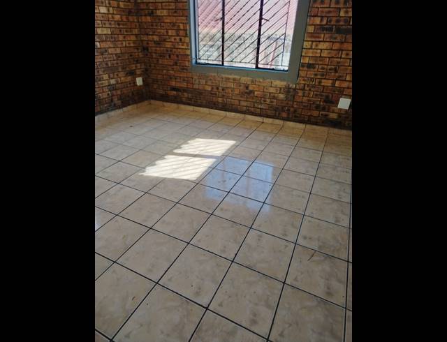 3 BEDROOM APARTMENT FOR SALE IN AMAJUBA PARK